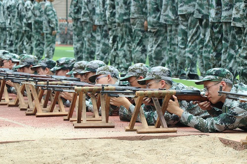 體驗射擊 走進國防